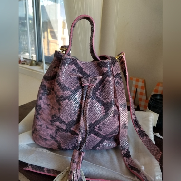 VITTORIA Napoli  pink python embossed  raw leather mini drawstring crossbody bag - Picture 4 of 16